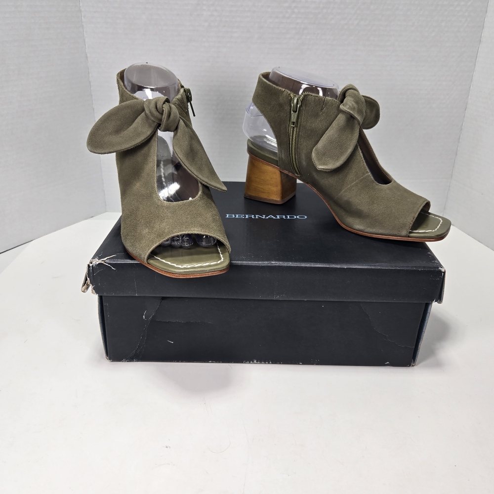 Bernardo Lizzie Khaki Kid Suede Block Heeled Sandals Women's Size 7 1/2 7.5